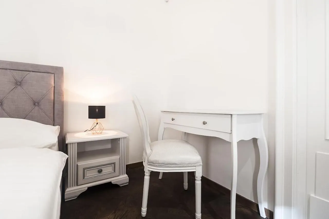 Palace Dlouha Apartments - Old Town Prague