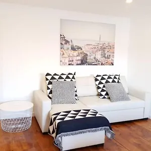Inloveapartments - Typical Alfama Balcony Apartment Lisbon
