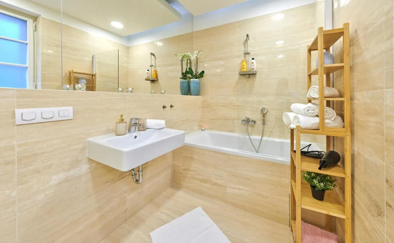 Palace Dlouha Apartments - Old Town Prague