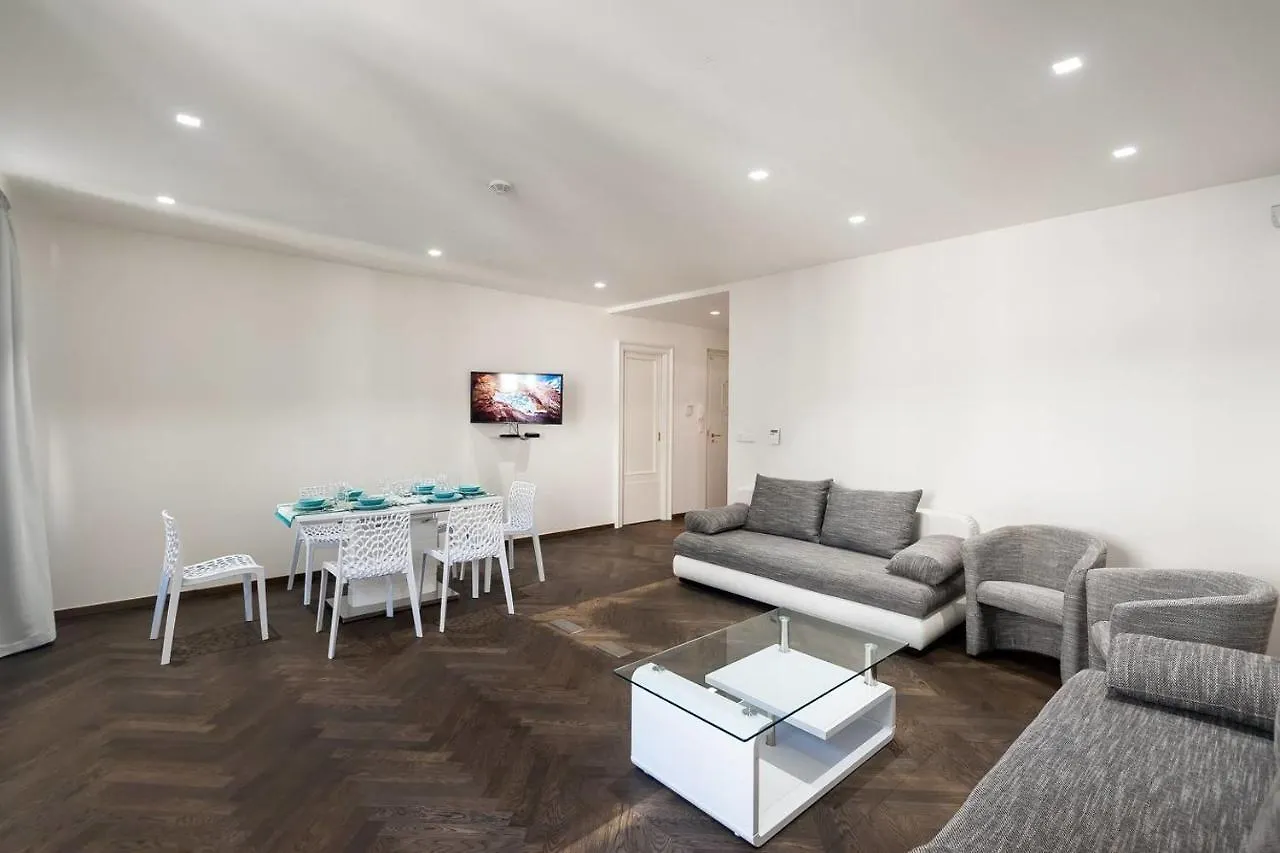 Palace Dlouha Apartments - Old Town Prague